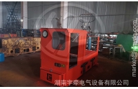 架線式電機(jī)車(chē)為什么禁止在停穩(wěn)前反向行駛？